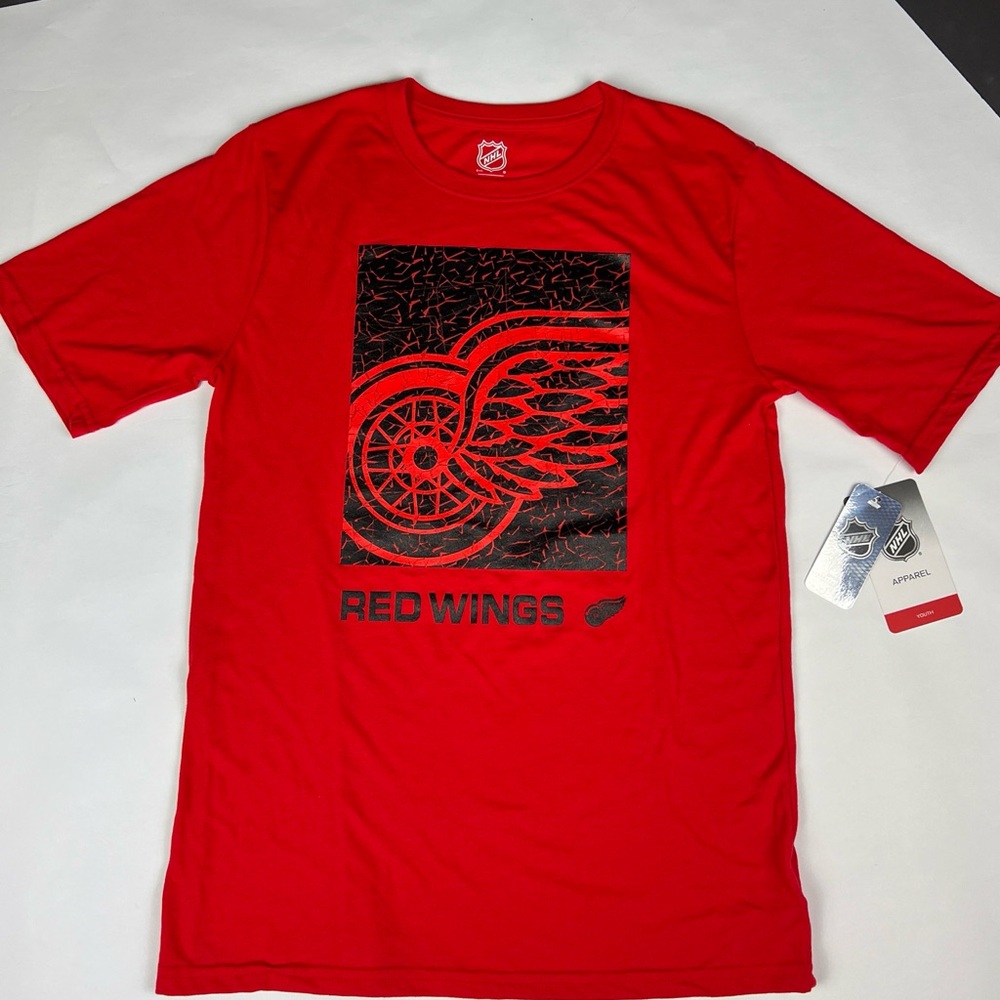 Youth XL, Detroit Red Wings T-Shirt, Official NHL Apparel. Red, White & Black.